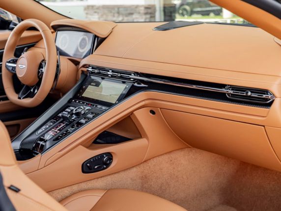 Ето го новия Aston Martin 2026 DB12