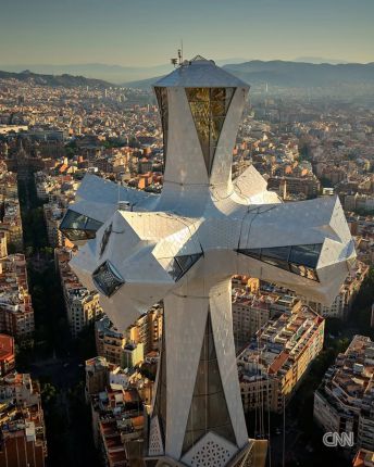 La Sagrada Familia на 100г.