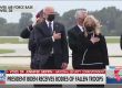 Байдън си провери часовника, докато посреща убитите US военни в Кабул 