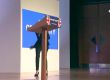  Мей танцува на конференция на Консервативната партия